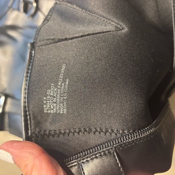 Sleek Black Moto Boots for Women - Picture 3 of 9